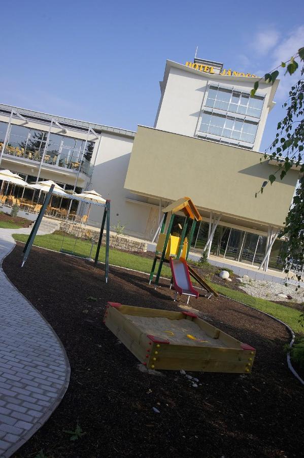 Hotel Janosik Liptovský Mikuláš Εξωτερικό φωτογραφία